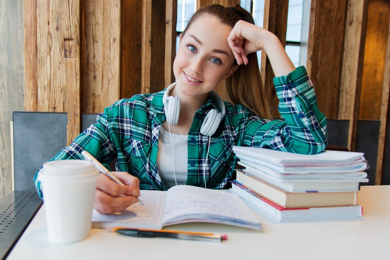 Falaremos de estratégias e técnicas que melhoram sua concentração durante os estudos, permitindo que você absorva o máximo de informações.